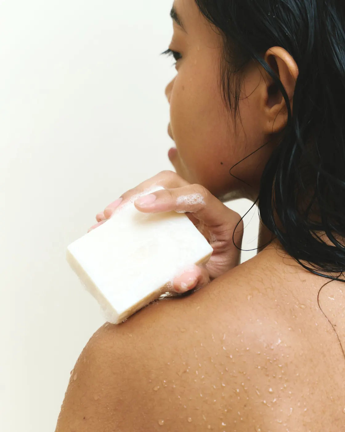 Woman washing her shoulder with an Eco Shift body bar