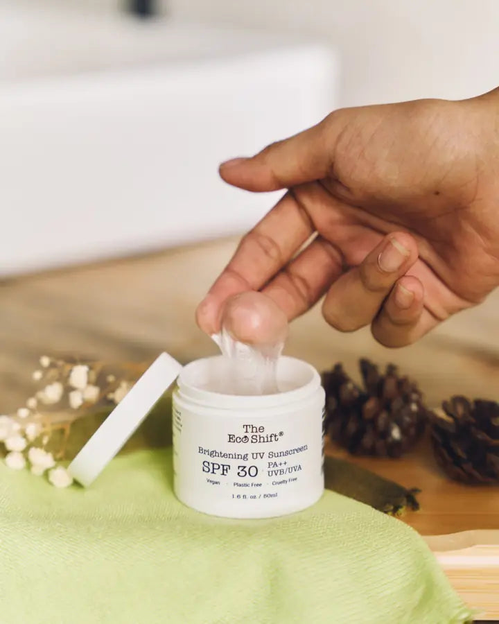 Finger scooping Brightening UV Sunscreen SPF30
